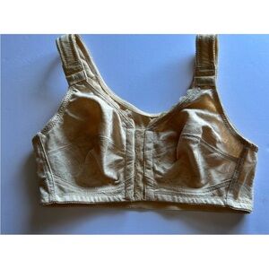 Front-Closure Cream Support Bra with Wide Comfort Straps 1628